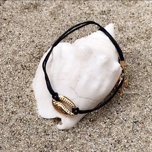 “Shocked” Shell Choker | Gold Necklace